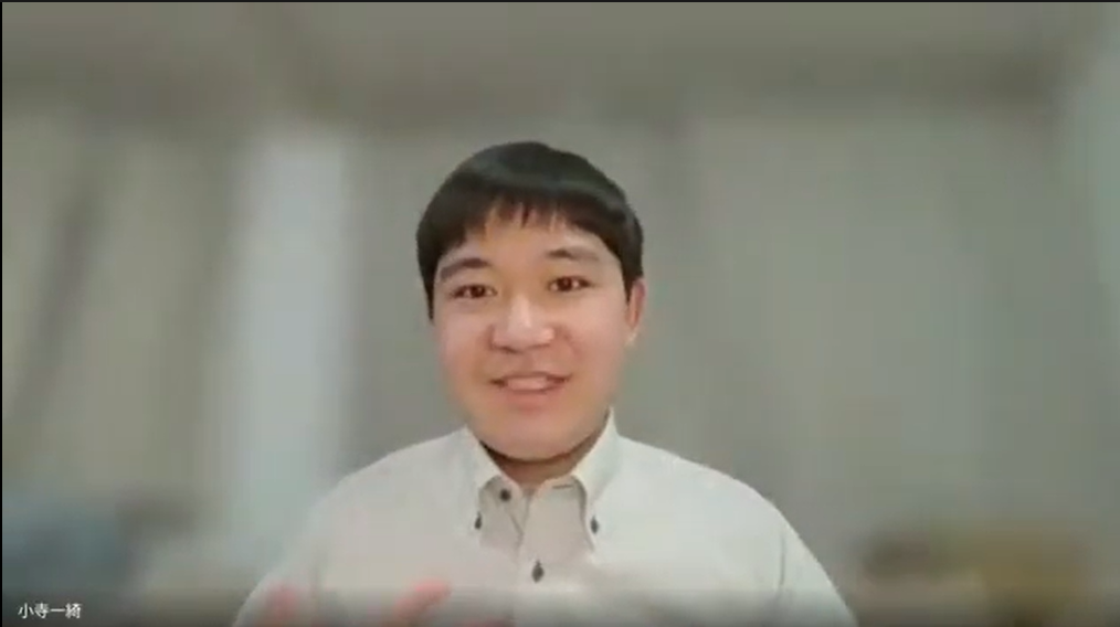 インタビューに答える小寺さん